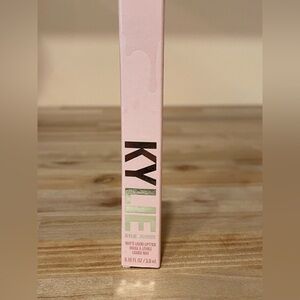Kylie Cosmetics Matte Liquid Lipstick in 707 KHLO$